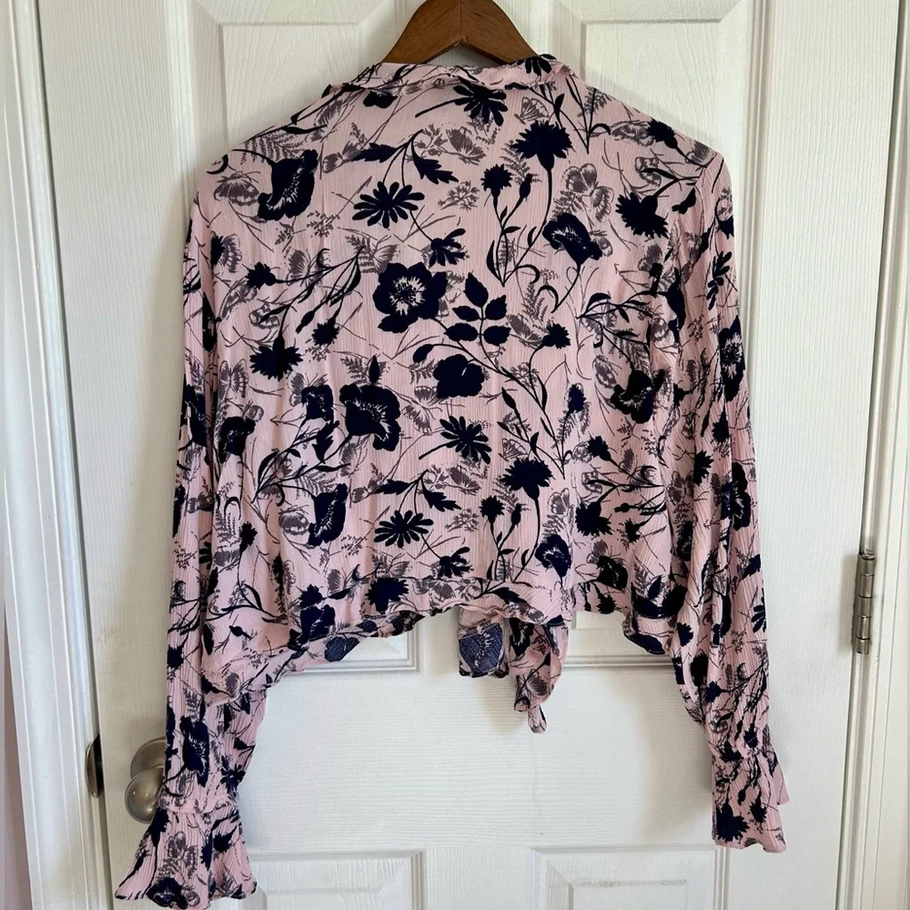 Express Pink and Black Floral Blouse - Picture 4 of 4